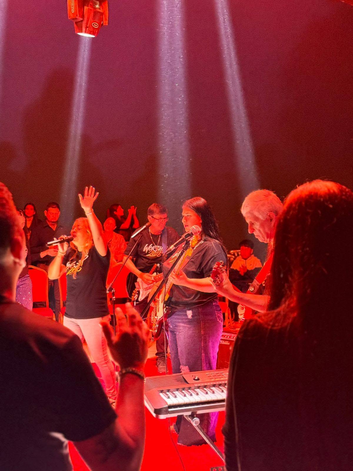 Momento de adoración en Worship 2026